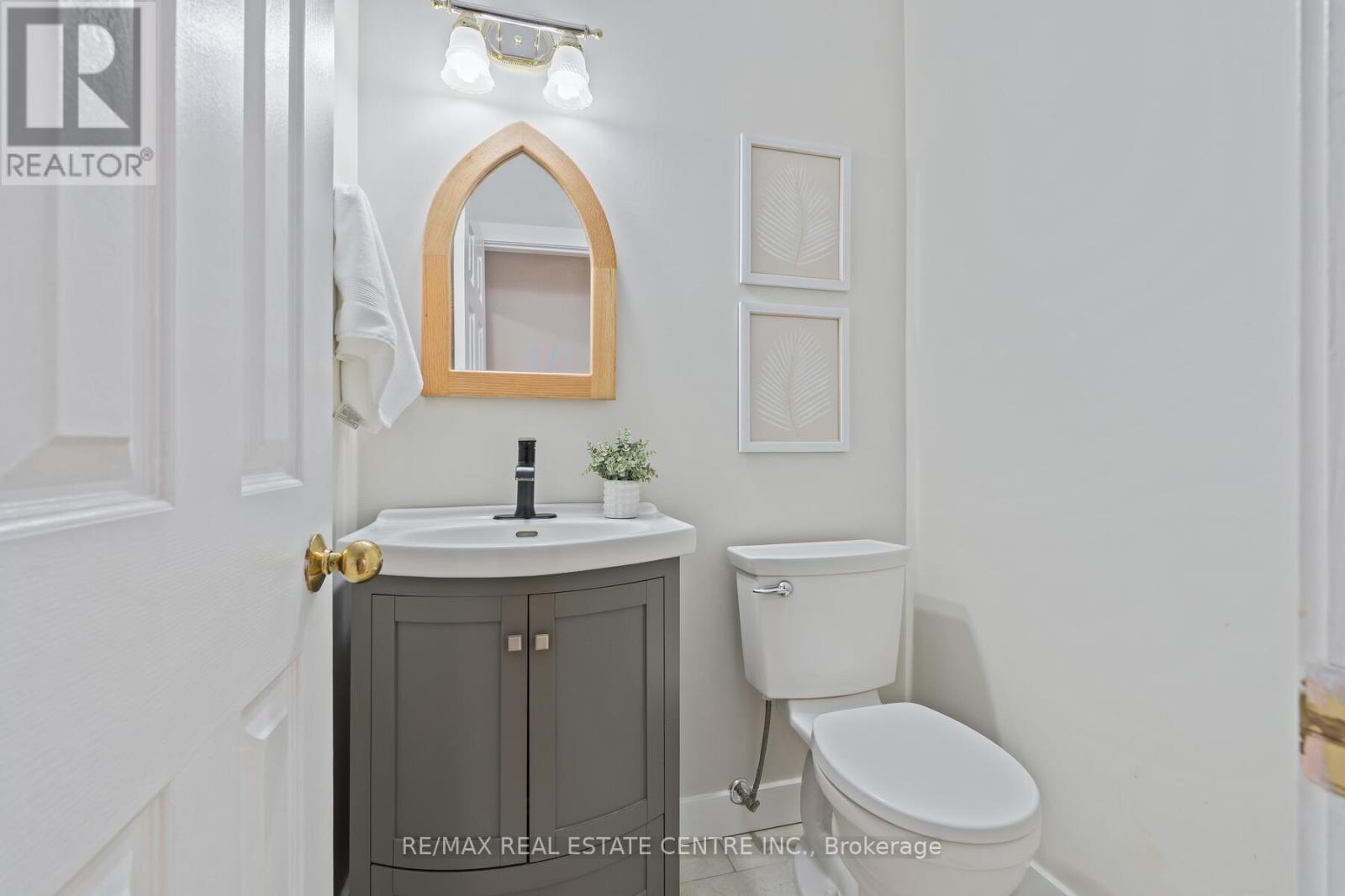 1169 Ewing Crescent, Mississauga, Ontario  L5V 1C1 - Photo 16 - W12949064