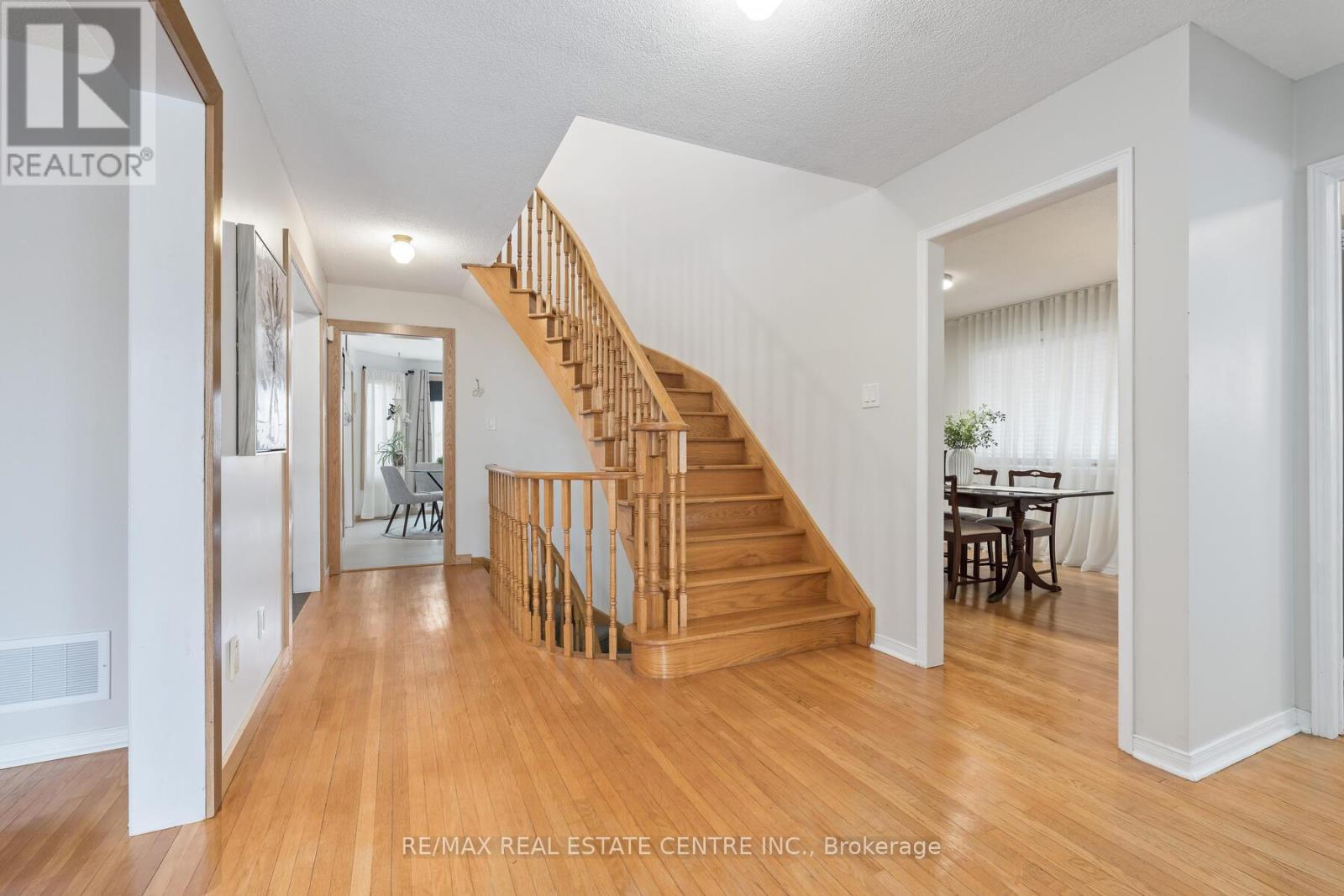 1169 Ewing Crescent, Mississauga, Ontario  L5V 1C1 - Photo 18 - W12949064