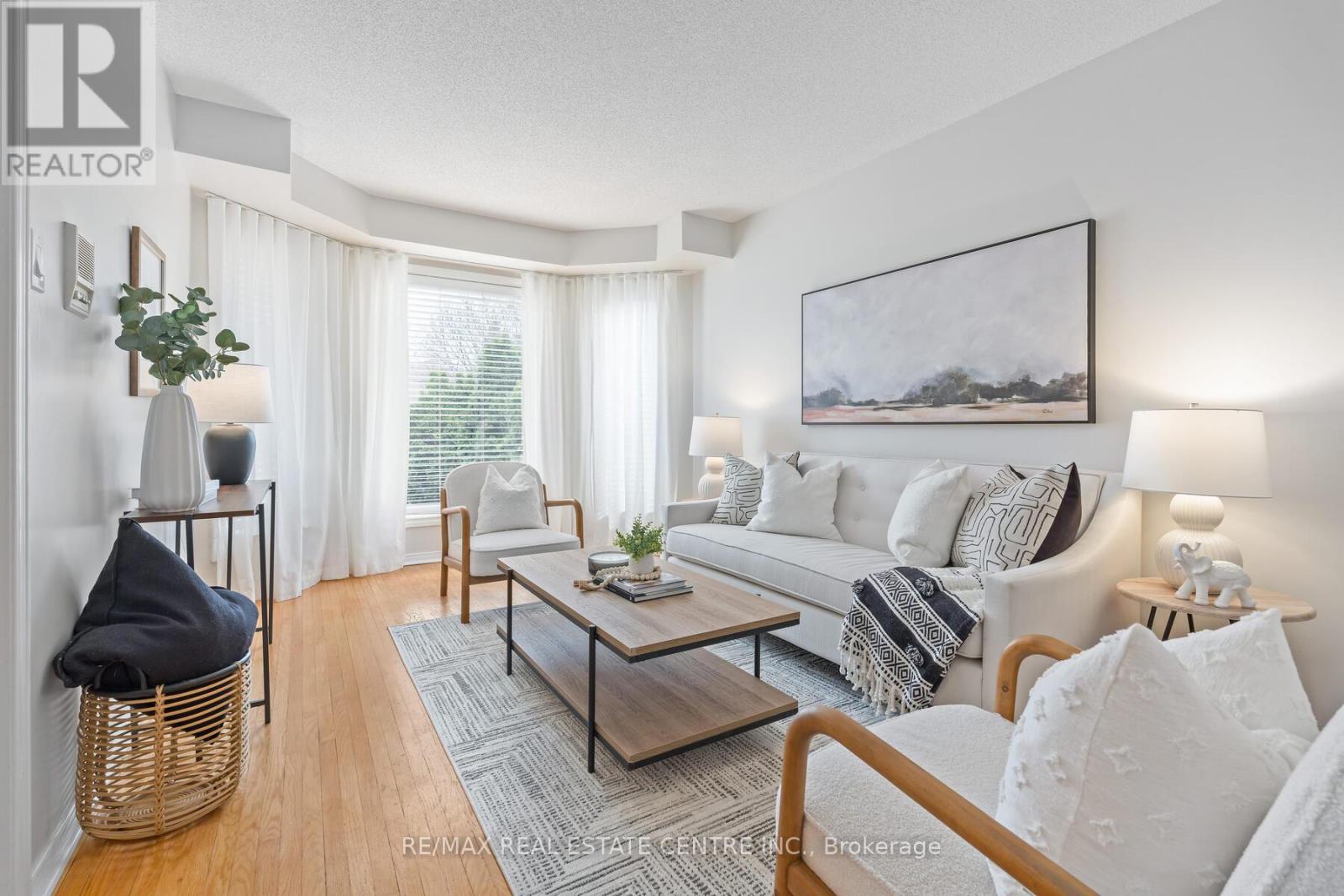 1169 Ewing Crescent, Mississauga, Ontario  L5V 1C1 - Photo 2 - W12949064