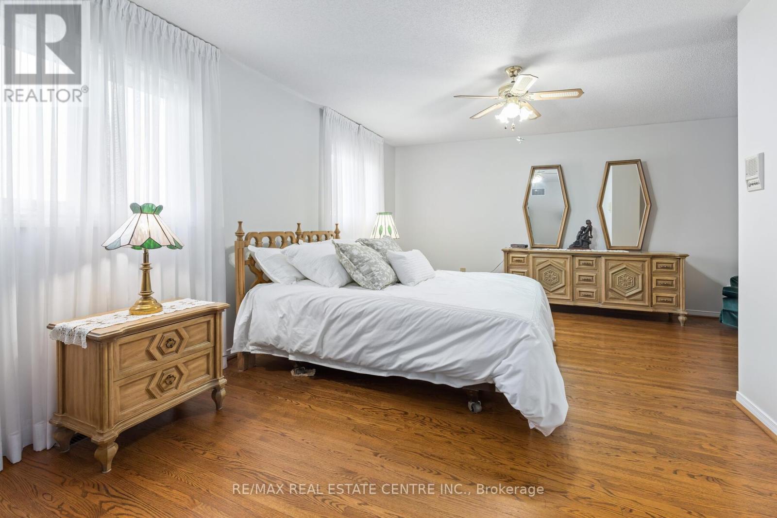 1169 Ewing Crescent, Mississauga, Ontario  L5V 1C1 - Photo 20 - W12949064