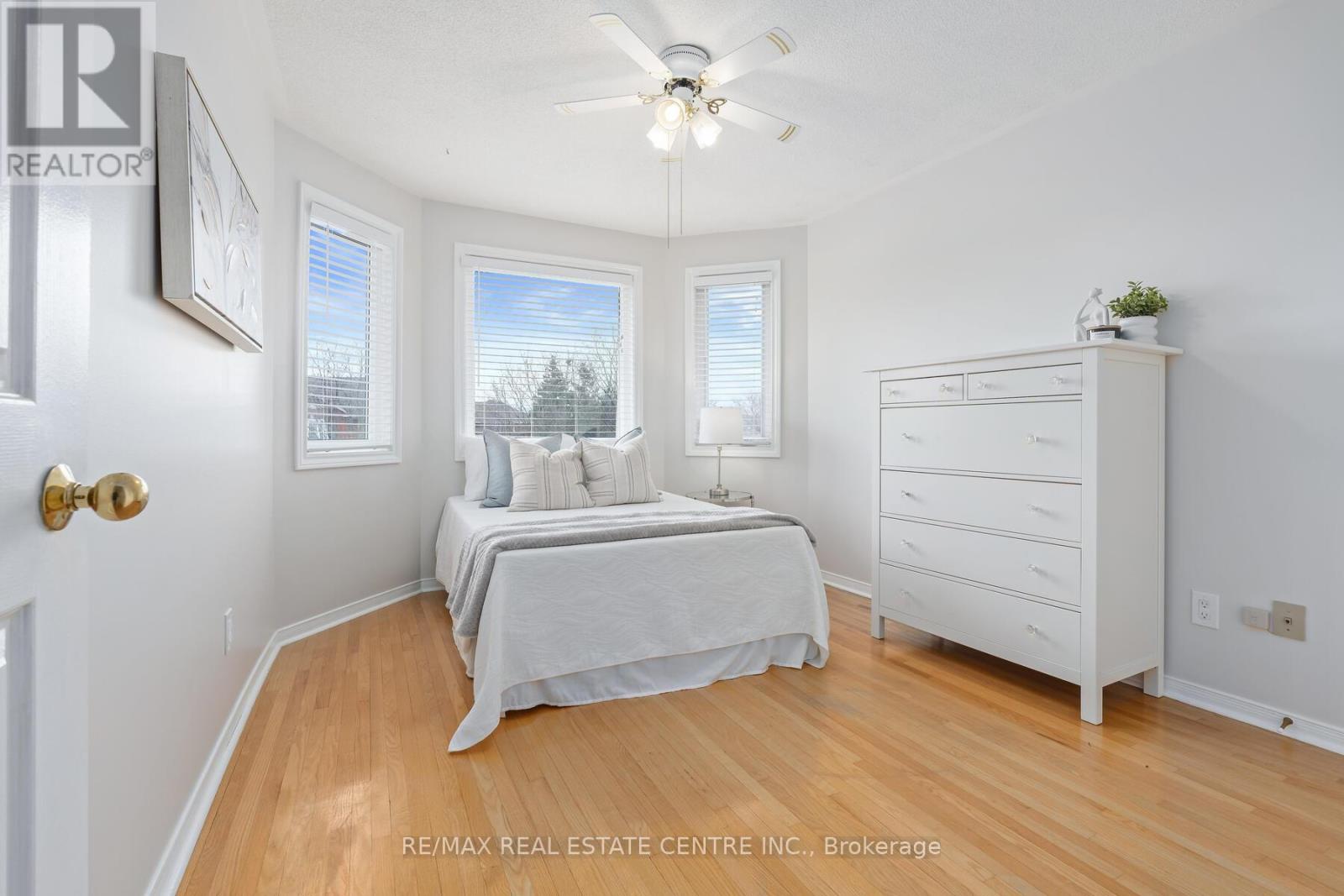 1169 Ewing Crescent, Mississauga, Ontario  L5V 1C1 - Photo 24 - W12949064