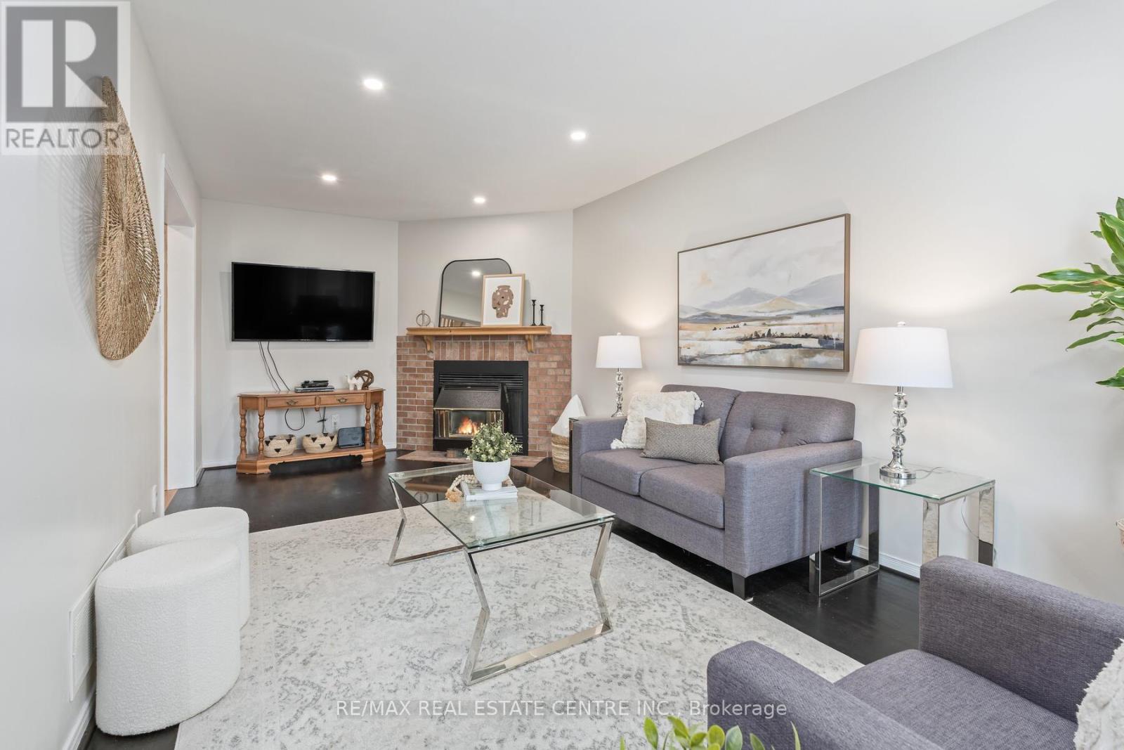 1169 Ewing Crescent, Mississauga, Ontario  L5V 1C1 - Photo 3 - W12949064