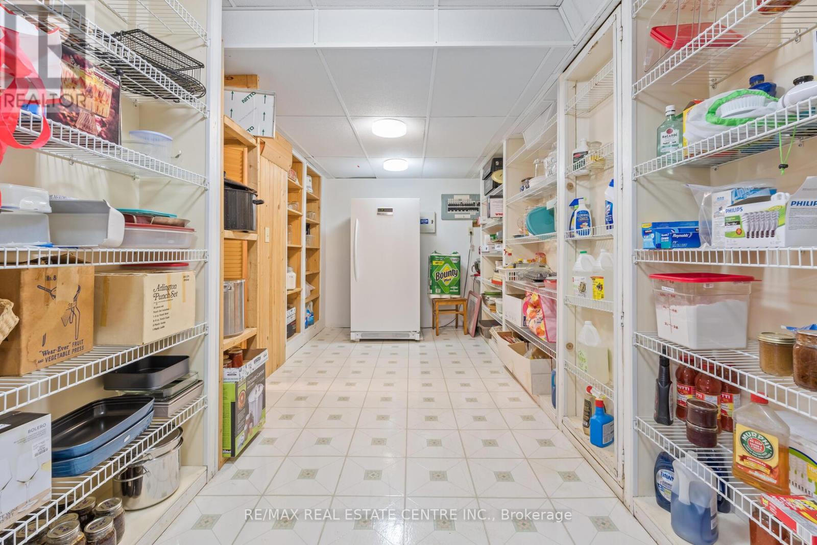 1169 Ewing Crescent, Mississauga, Ontario  L5V 1C1 - Photo 33 - W12949064