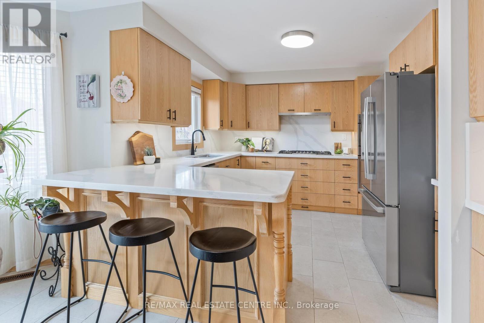 1169 Ewing Crescent, Mississauga, Ontario  L5V 1C1 - Photo 4 - W12949064