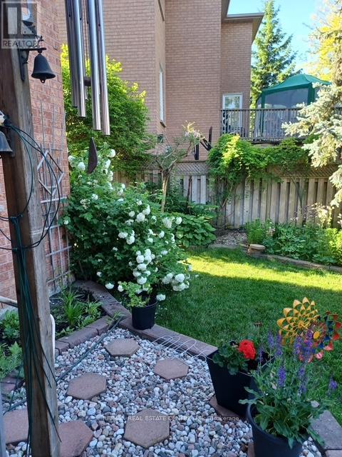 1169 Ewing Crescent, Mississauga, Ontario  L5V 1C1 - Photo 40 - W12949064