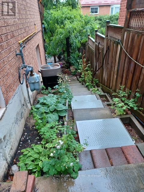 1169 Ewing Crescent, Mississauga, Ontario  L5V 1C1 - Photo 45 - W12949064