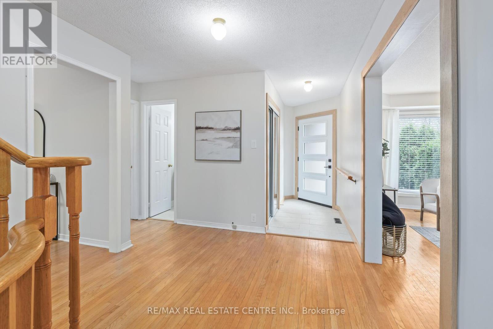 1169 Ewing Crescent, Mississauga, Ontario  L5V 1C1 - Photo 7 - W12949064