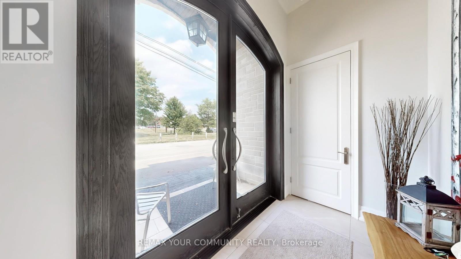 42 Somerville Street, Whitchurch-Stouffville, Ontario  L4A 1G6 - Photo 4 - N12946222