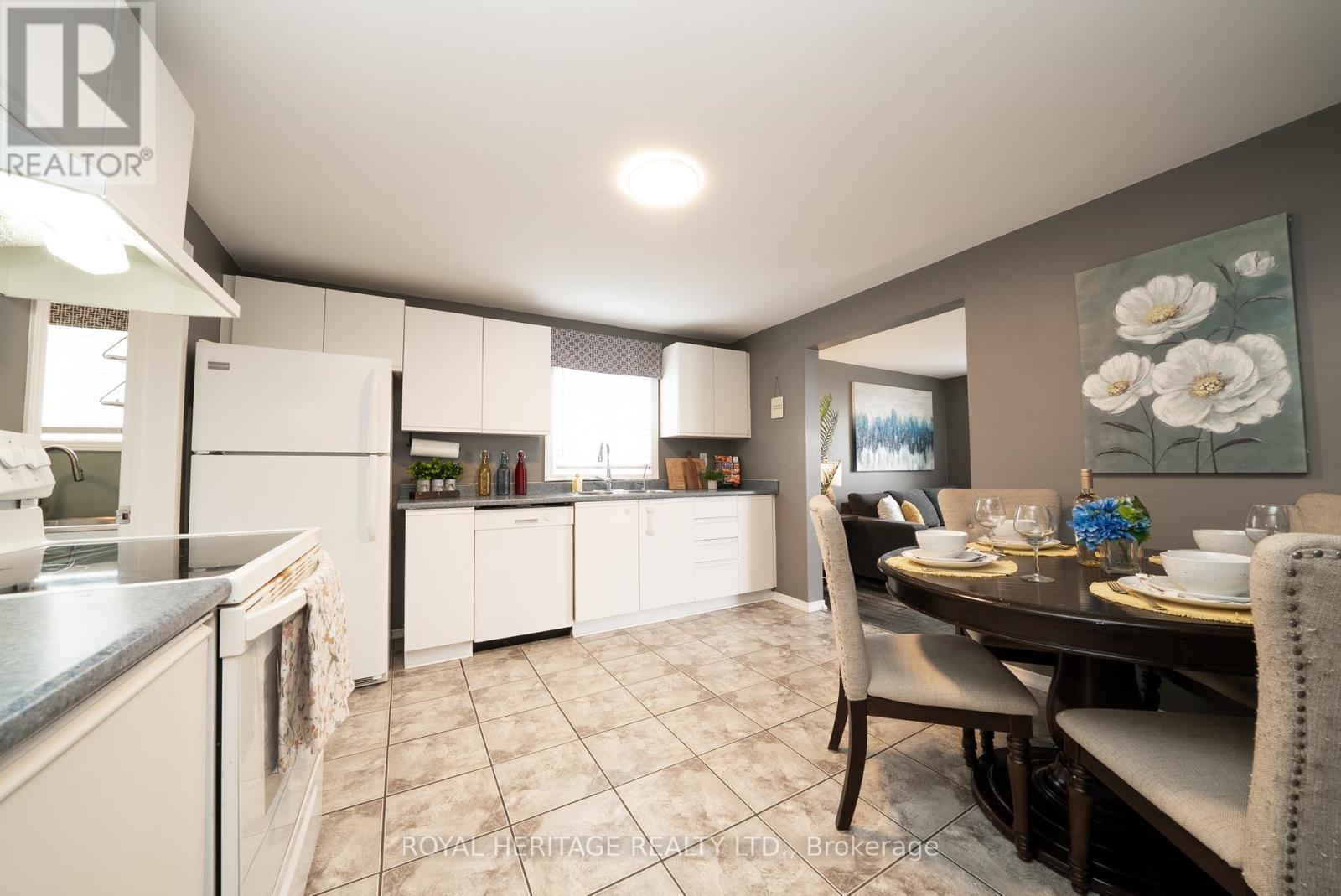 49 Browning Trail, Barrie, Ontario  L4N 5A5 - Photo 4 - S12949122