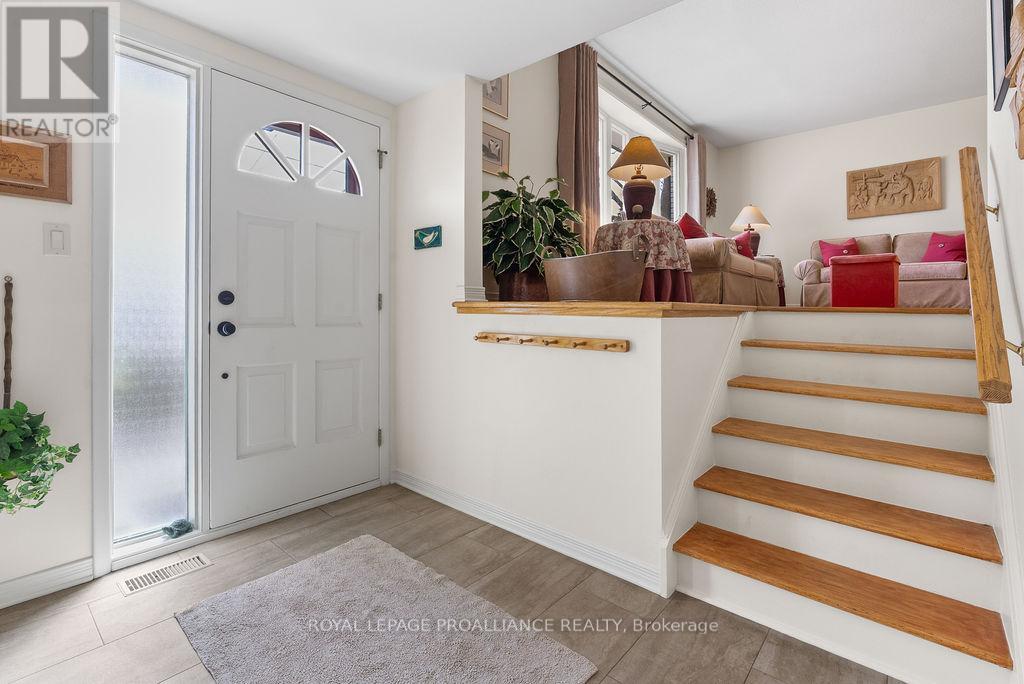 38 Greenfield Park, Belleville, Ontario  K0K 1V0 - Photo 5 - X12949144