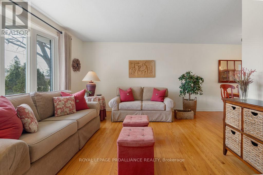 38 Greenfield Park, Belleville, Ontario  K0K 1V0 - Photo 6 - X12949144