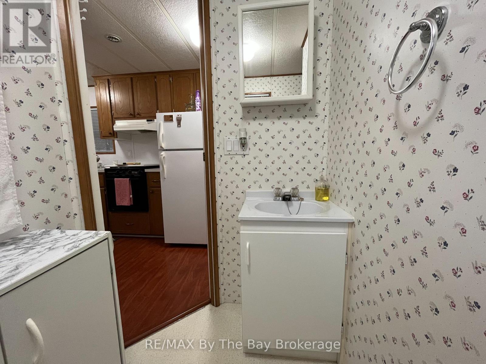 68 - 85 Theme Park Drive, Wasaga Beach, Ontario  L9Z 1X7 - Photo 14 - S12949138