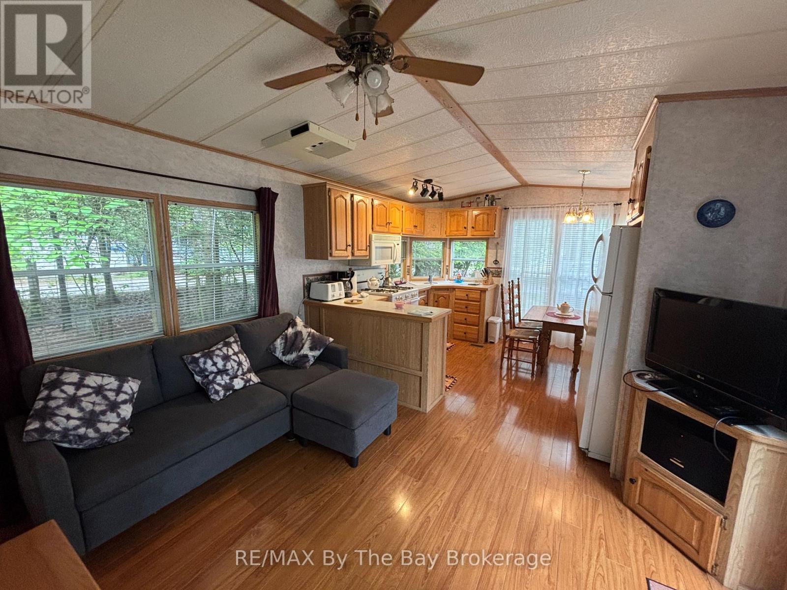 G4 - 85 Theme Park Drive, Wasaga Beach, Ontario  L9Z 1X7 - Photo 10 - S12949140