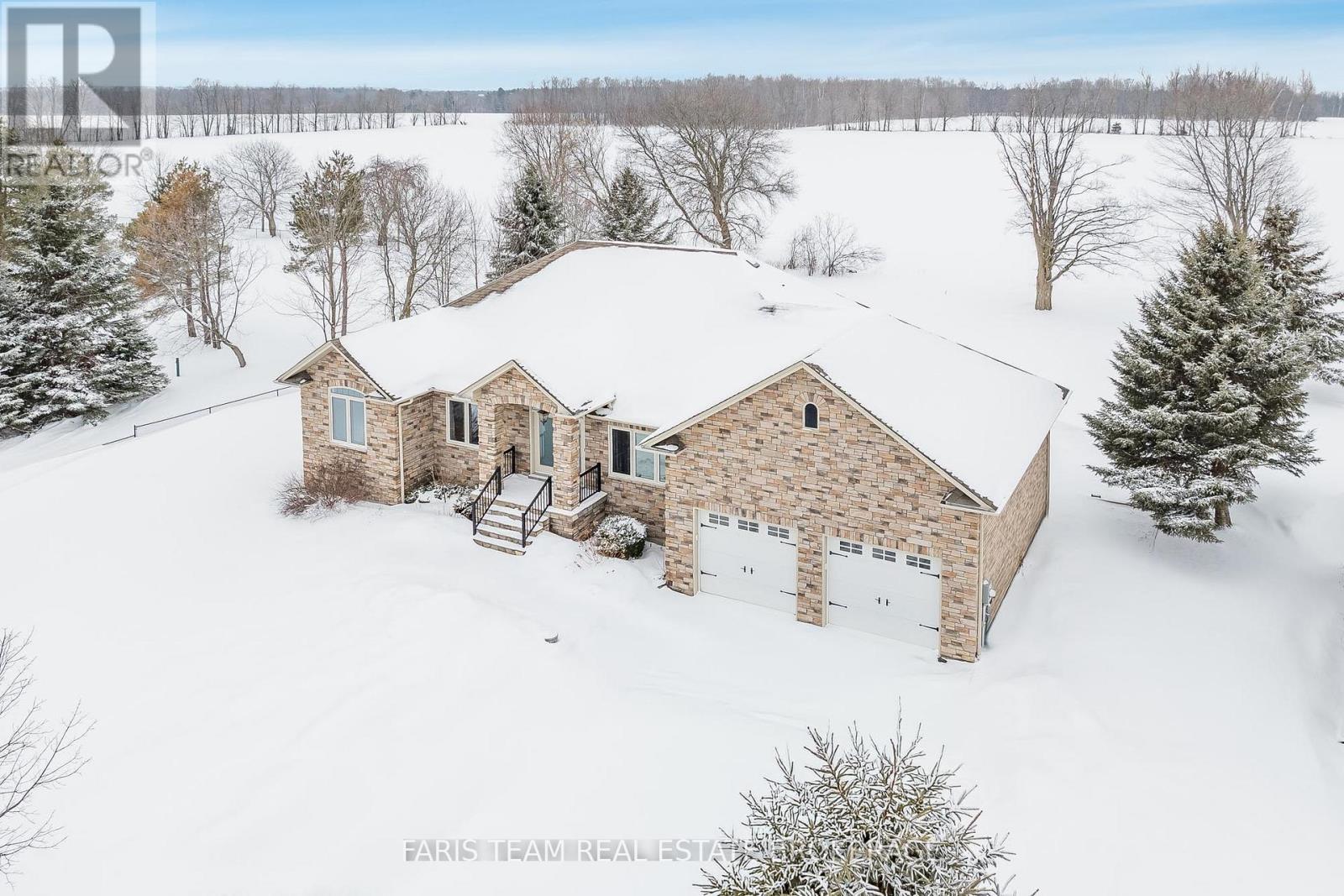 30 Fisher Drive, Adjala-Tosorontio, Ontario  L0M 1J0 - Photo 2 - N12827874