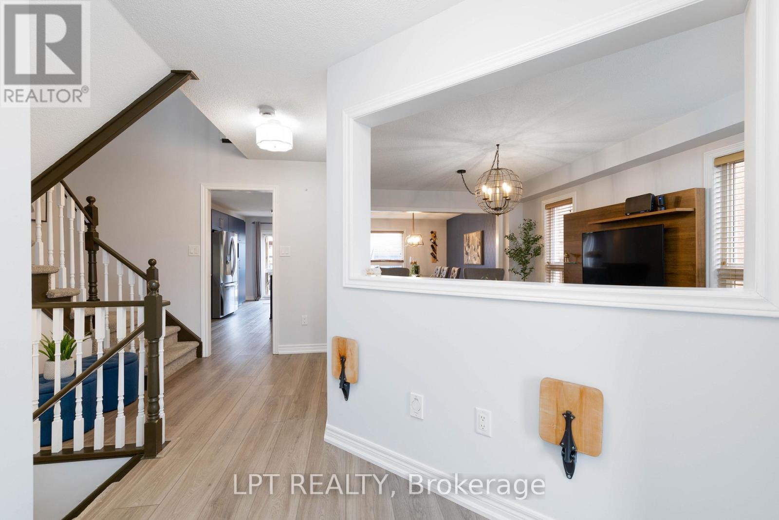 51 Catherine Drive, Barrie, Ontario  L4N 0H1 - Photo 4 - S12949150