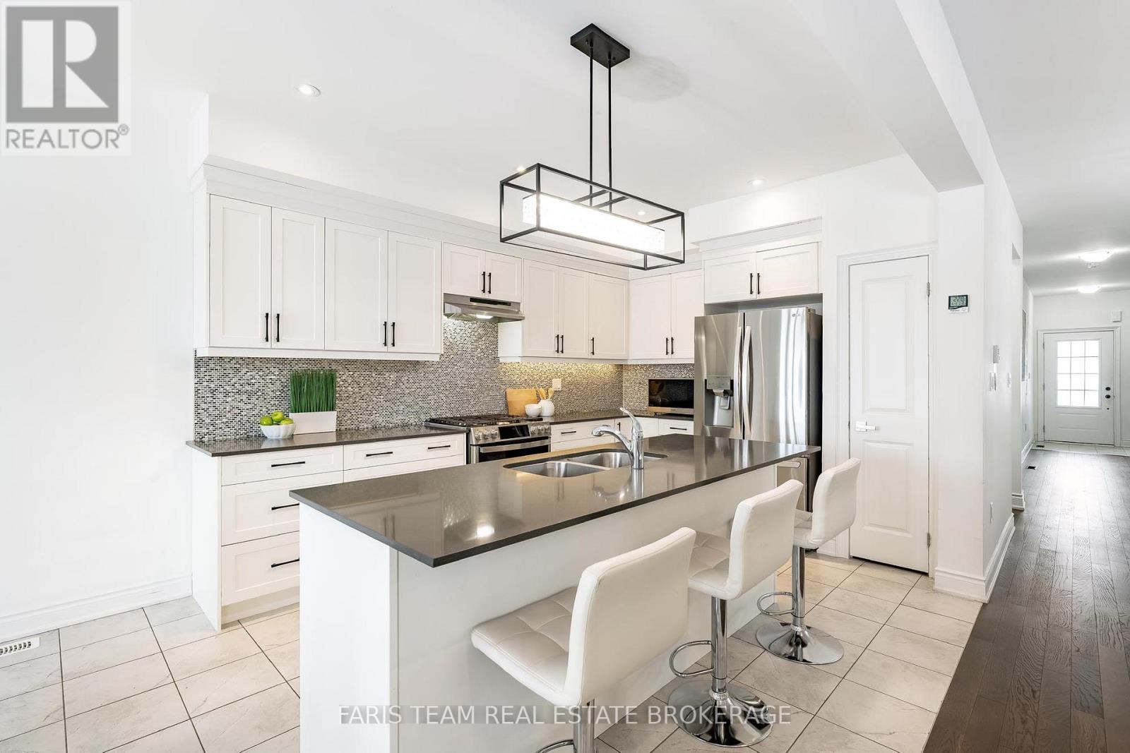 27 Harvest Crescent, Barrie, Ontario  L9J 0T3 - Photo 7 - S12949176