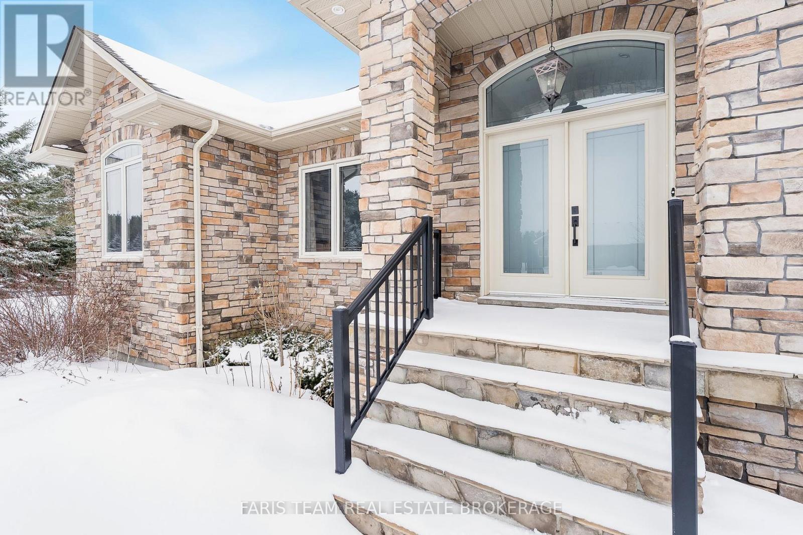 30 Fisher Drive, Adjala-Tosorontio, Ontario  L0M 1J0 - Photo 4 - N12827874