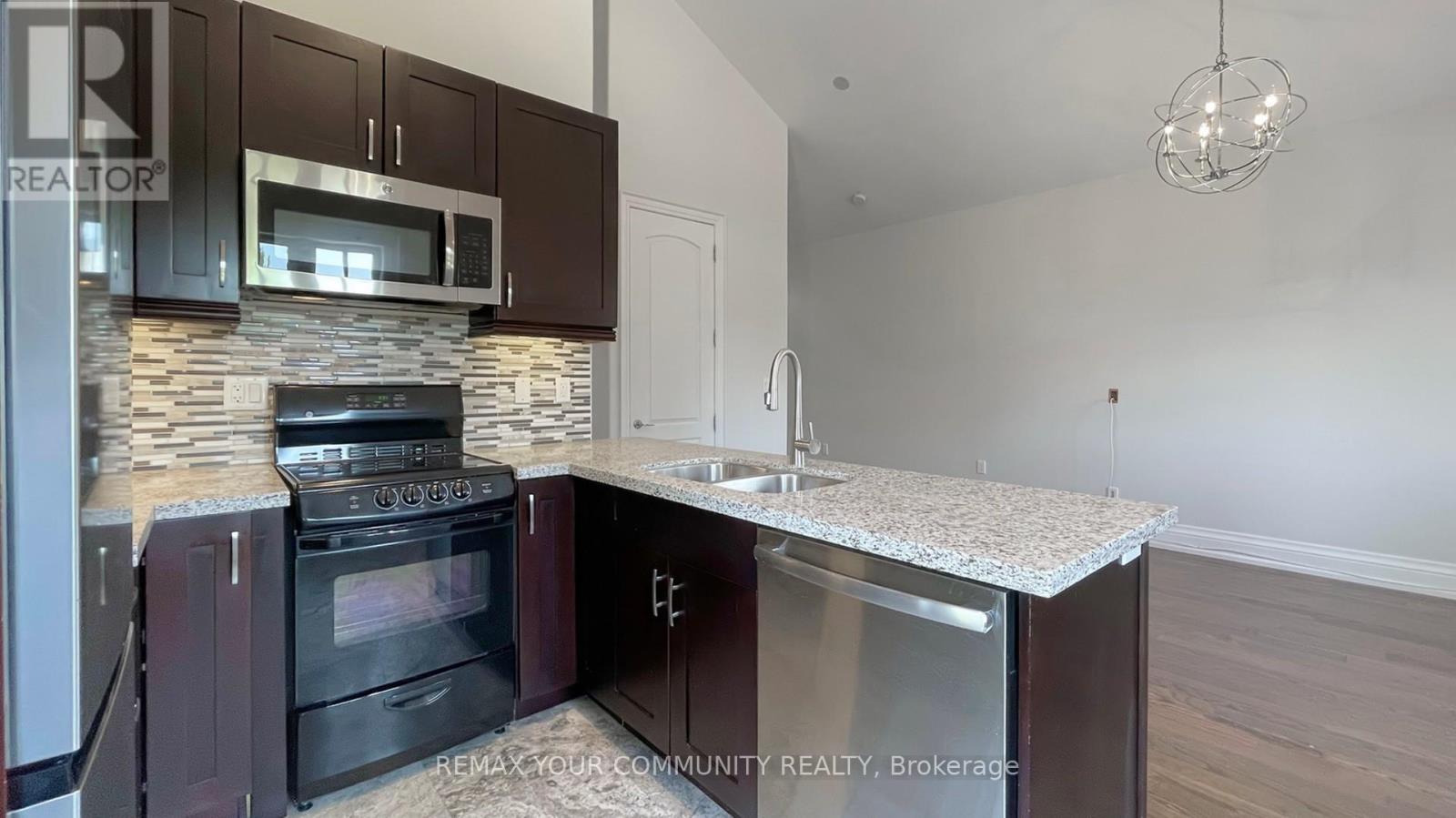 42 Somerville Street, Whitchurch-Stouffville, Ontario  L4A 1G6 - Photo 34 - N12946174