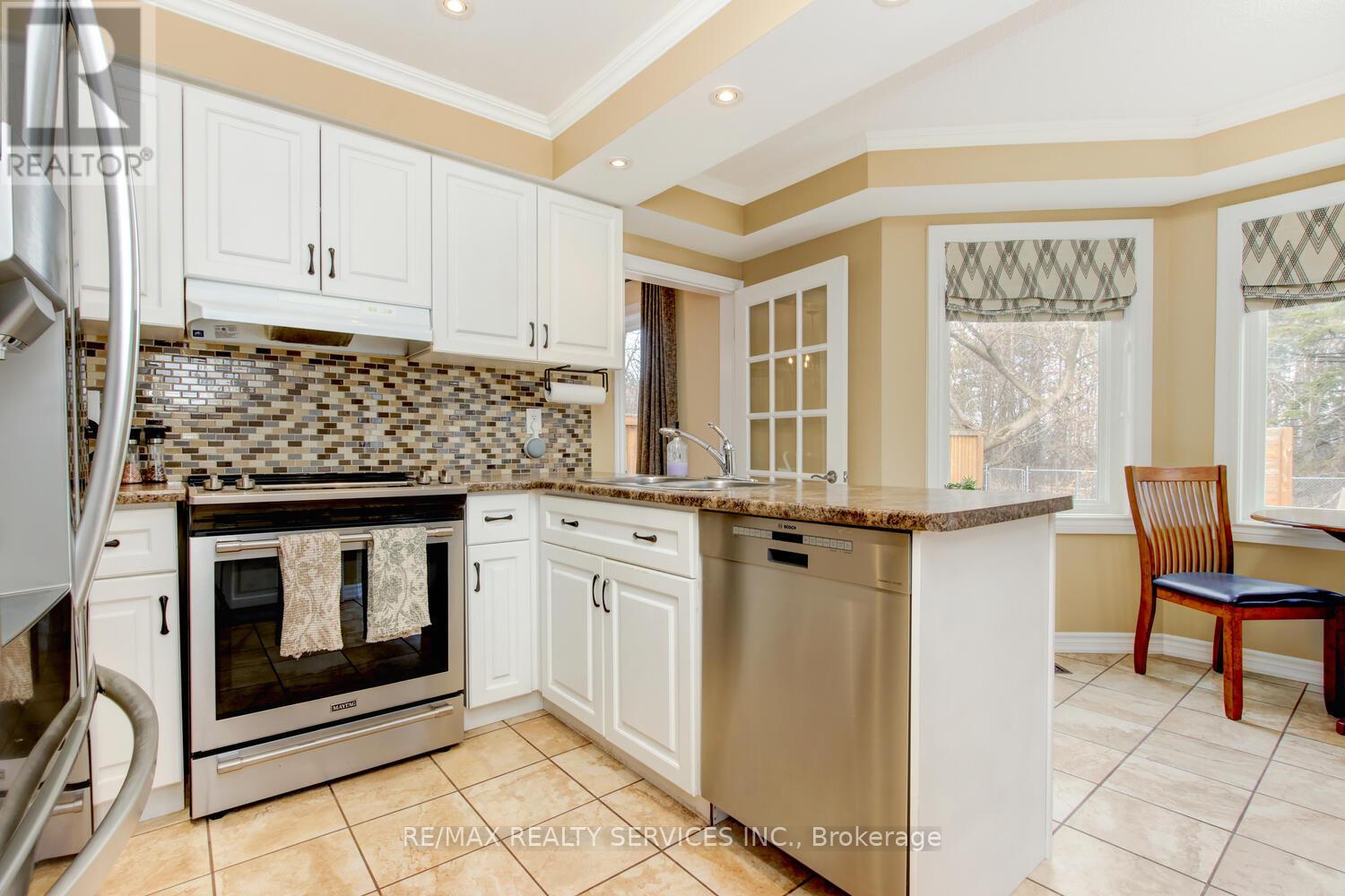 28 Chickadee Crescent, Brampton, Ontario  L6Z 3L2 - Photo 10 - W12949130