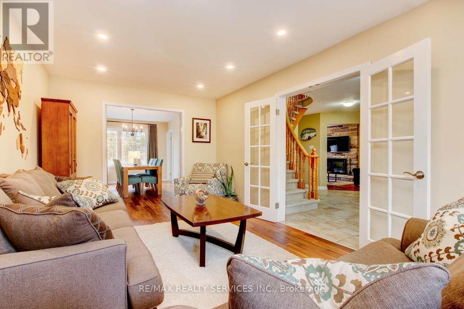 28 Chickadee Crescent, Brampton, Ontario  L6Z 3L2 - Photo 4 - W12949130