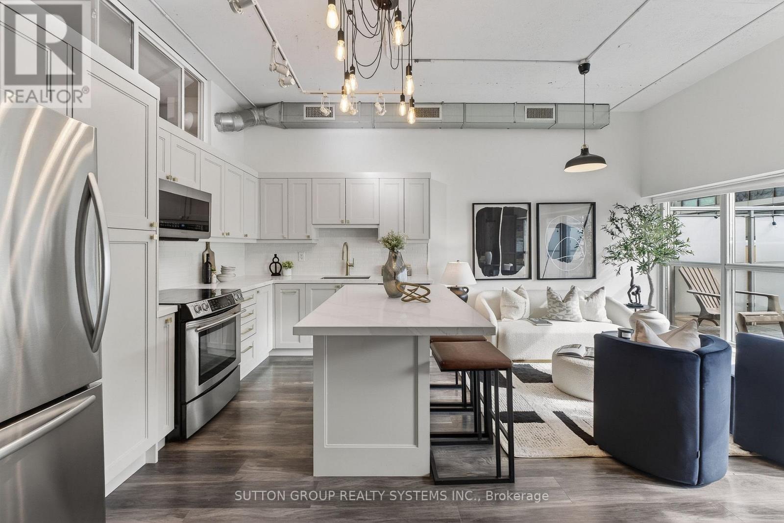 211 - 2 FIELDWAY ROAD, Toronto, Ontario