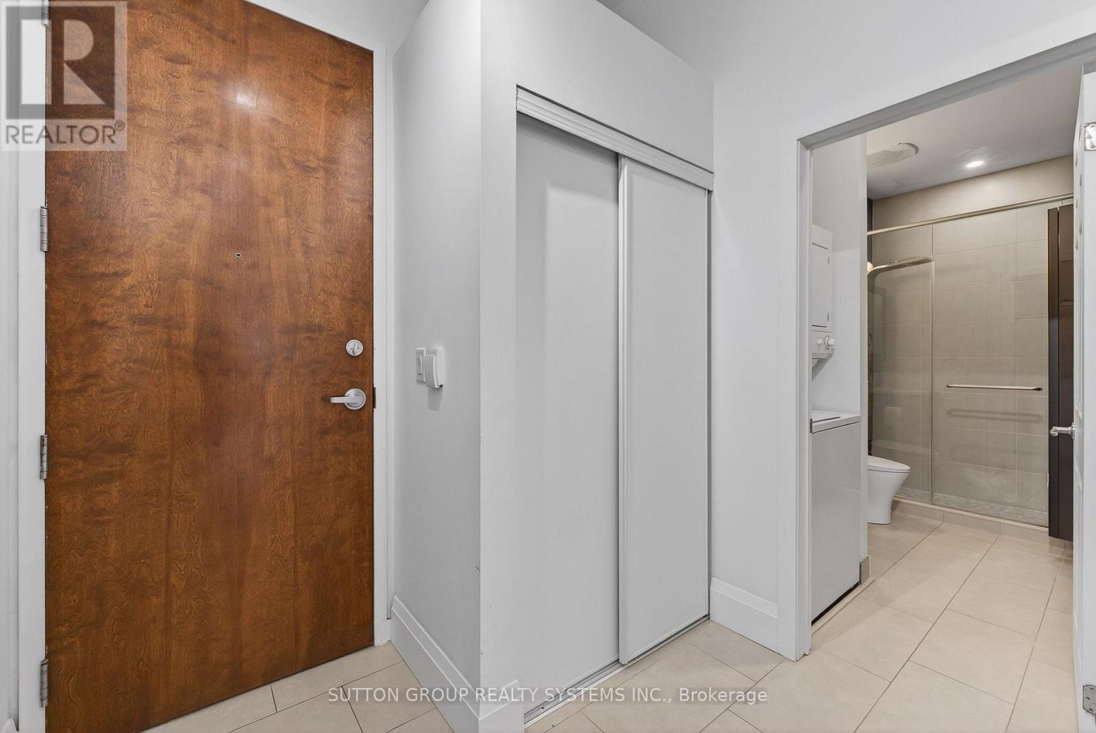 211 - 2 Fieldway Road, Toronto, Ontario  M8Z 0B9 - Photo 3 - W12949170