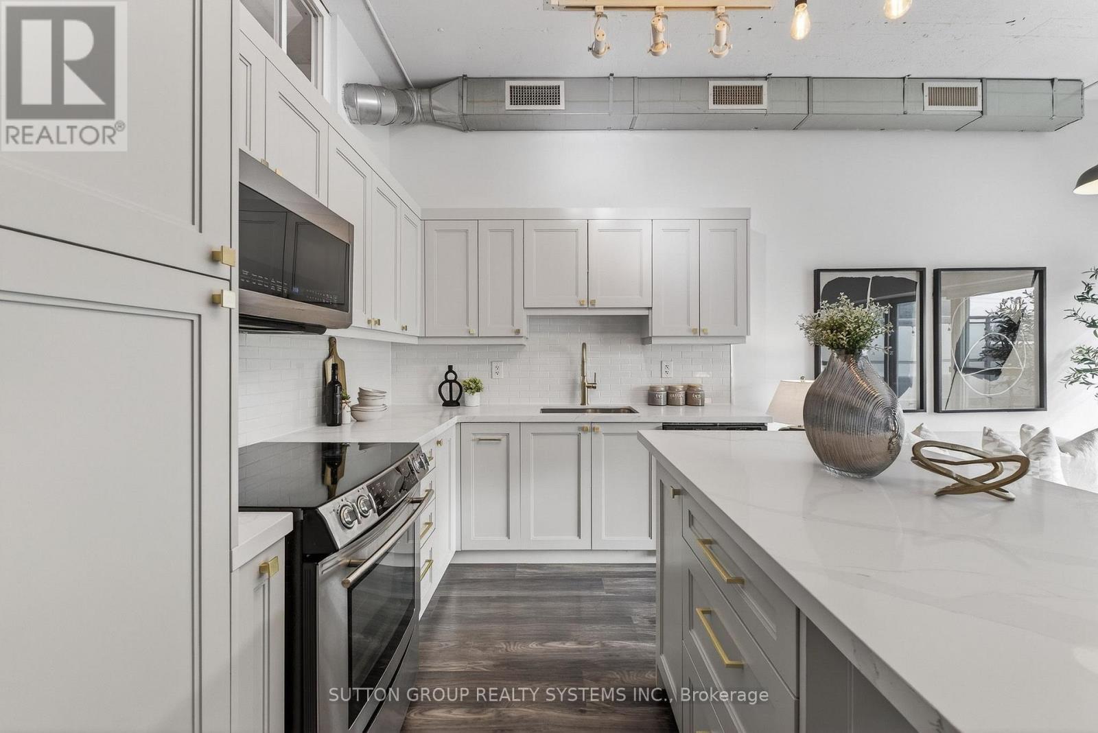 211 - 2 Fieldway Road, Toronto, Ontario  M8Z 0B9 - Photo 8 - W12949170