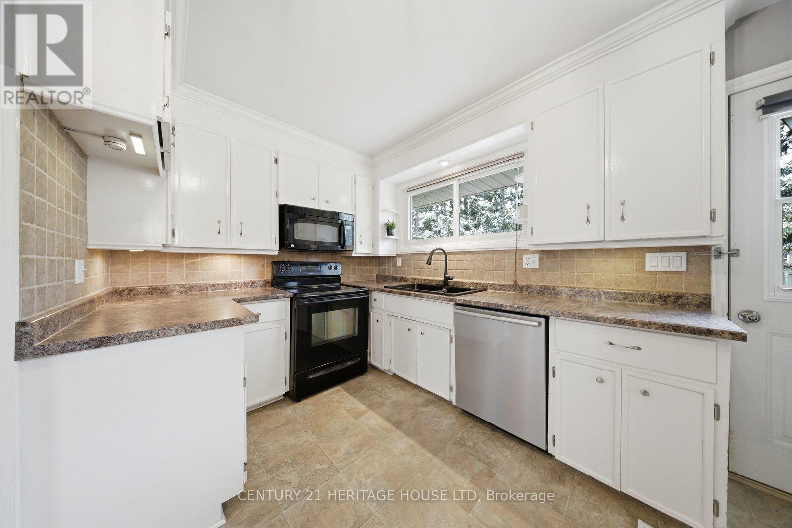 12 Stewart Drive, Brant, Ontario  N0E 1A0 - Photo 12 - X12949146