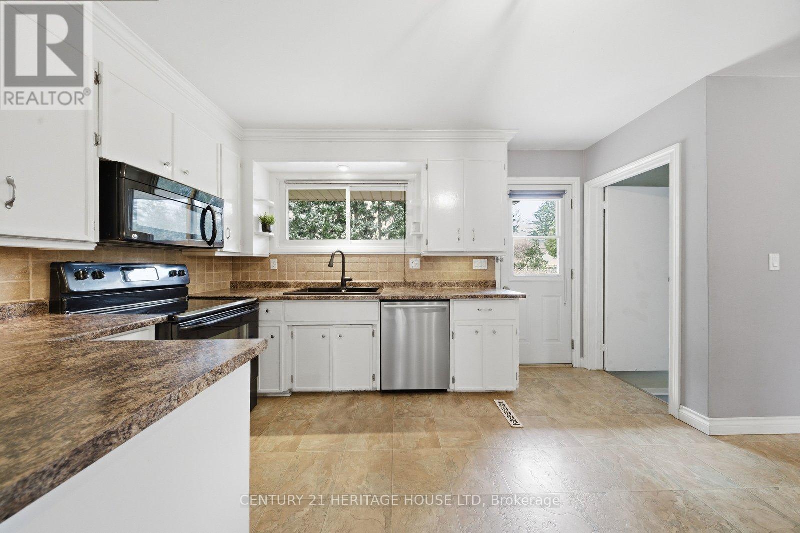 12 Stewart Drive, Brant, Ontario  N0E 1A0 - Photo 15 - X12949146