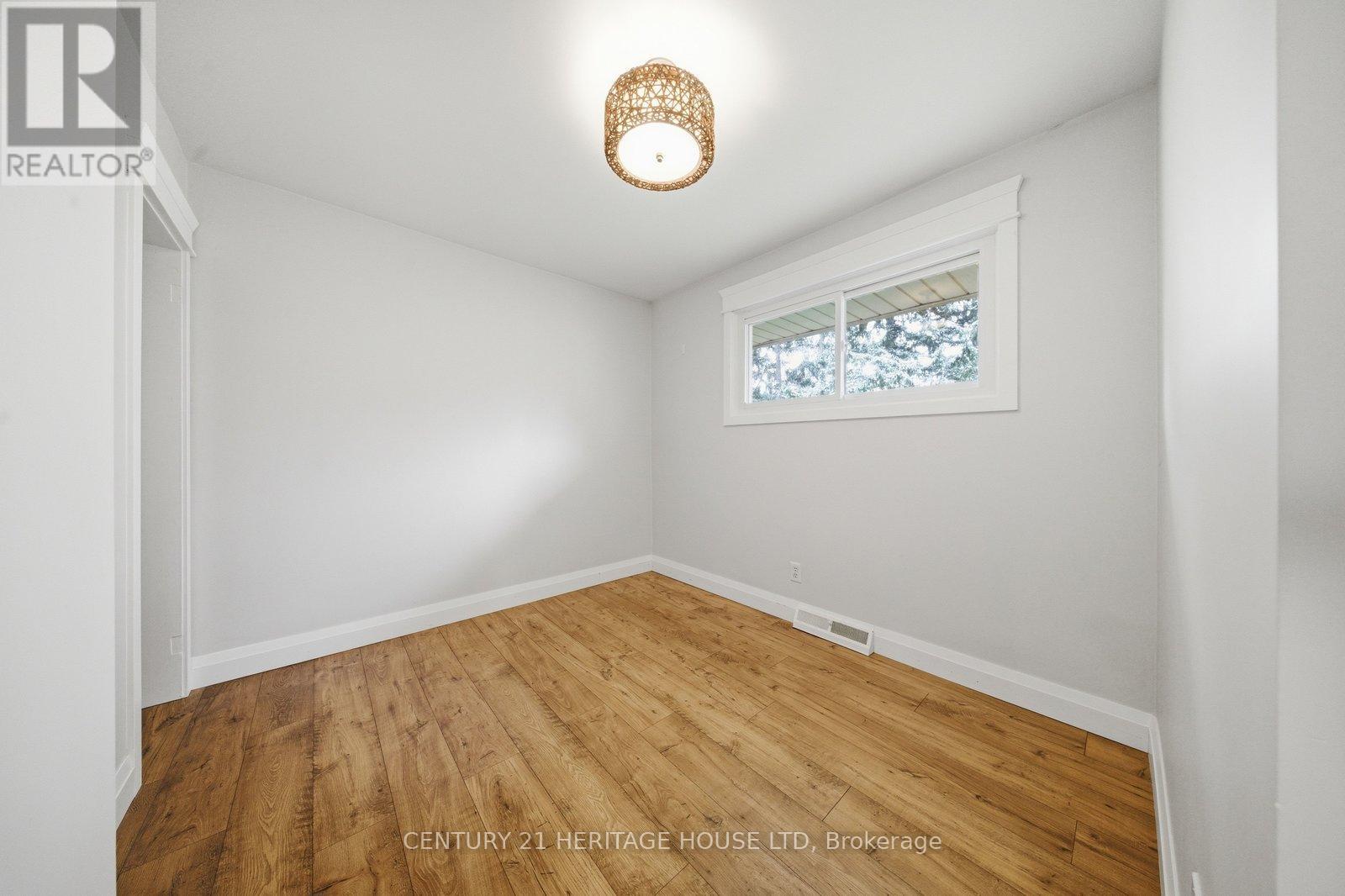 12 Stewart Drive, Brant, Ontario  N0E 1A0 - Photo 18 - X12949146