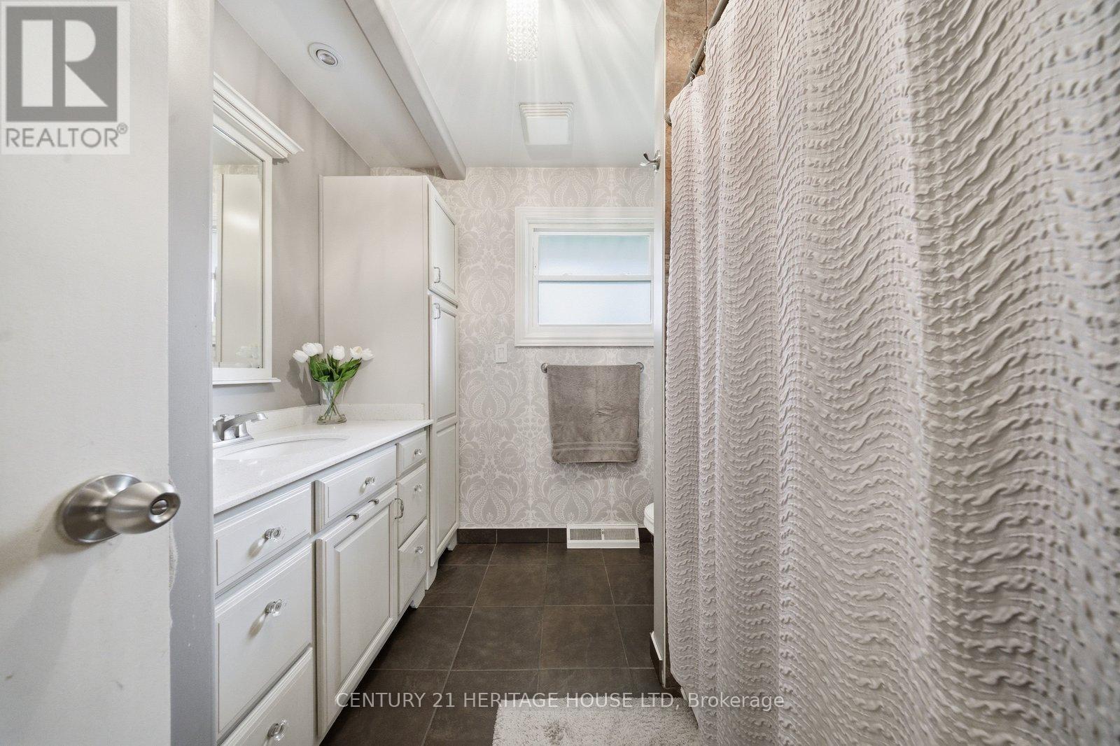 12 Stewart Drive, Brant, Ontario  N0E 1A0 - Photo 19 - X12949146