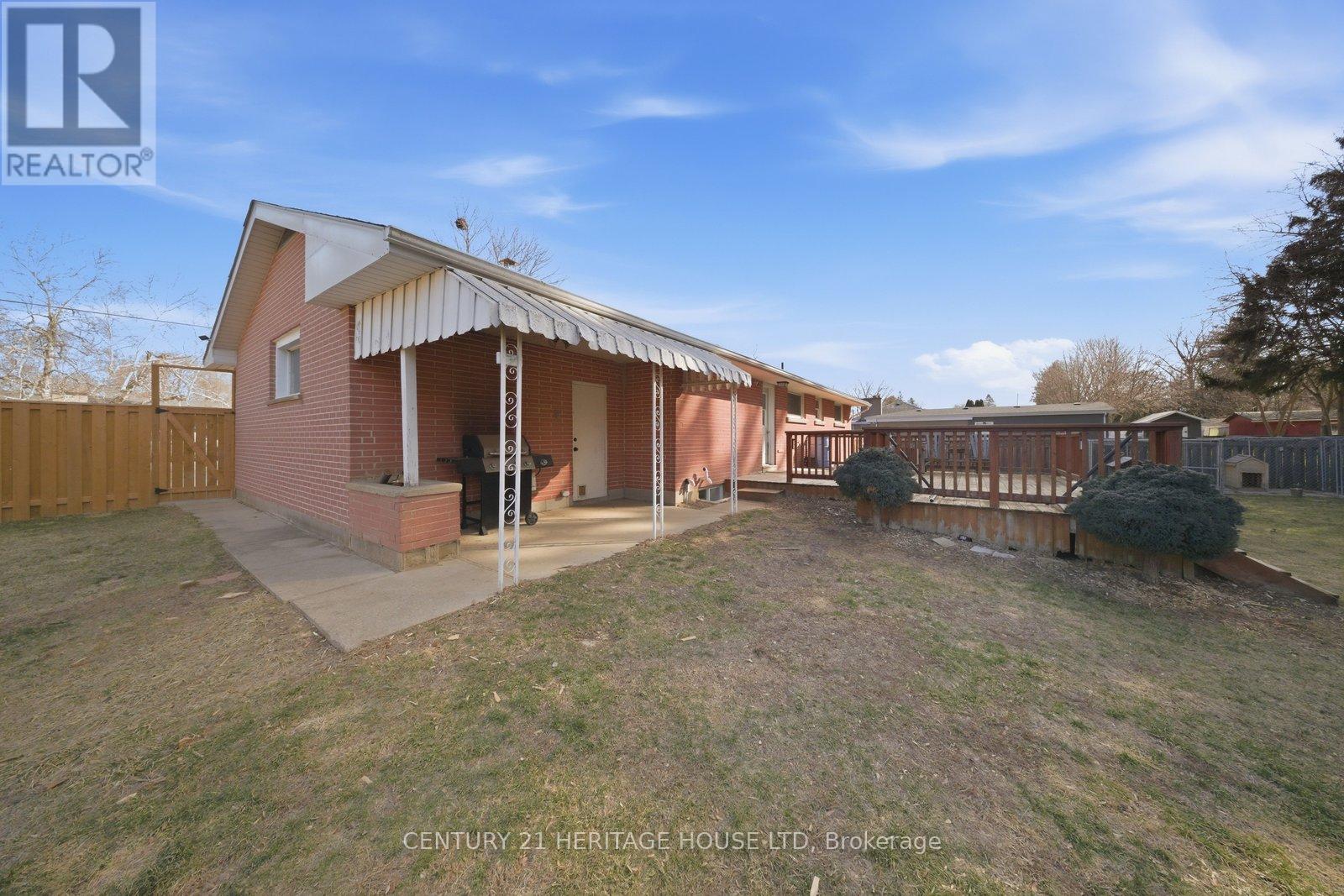 12 Stewart Drive, Brant, Ontario  N0E 1A0 - Photo 34 - X12949146