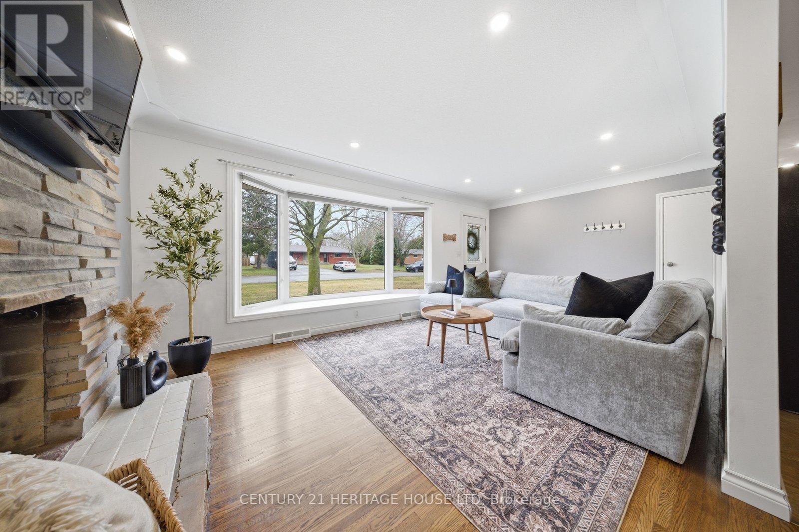 12 Stewart Drive, Brant, Ontario  N0E 1A0 - Photo 7 - X12949146