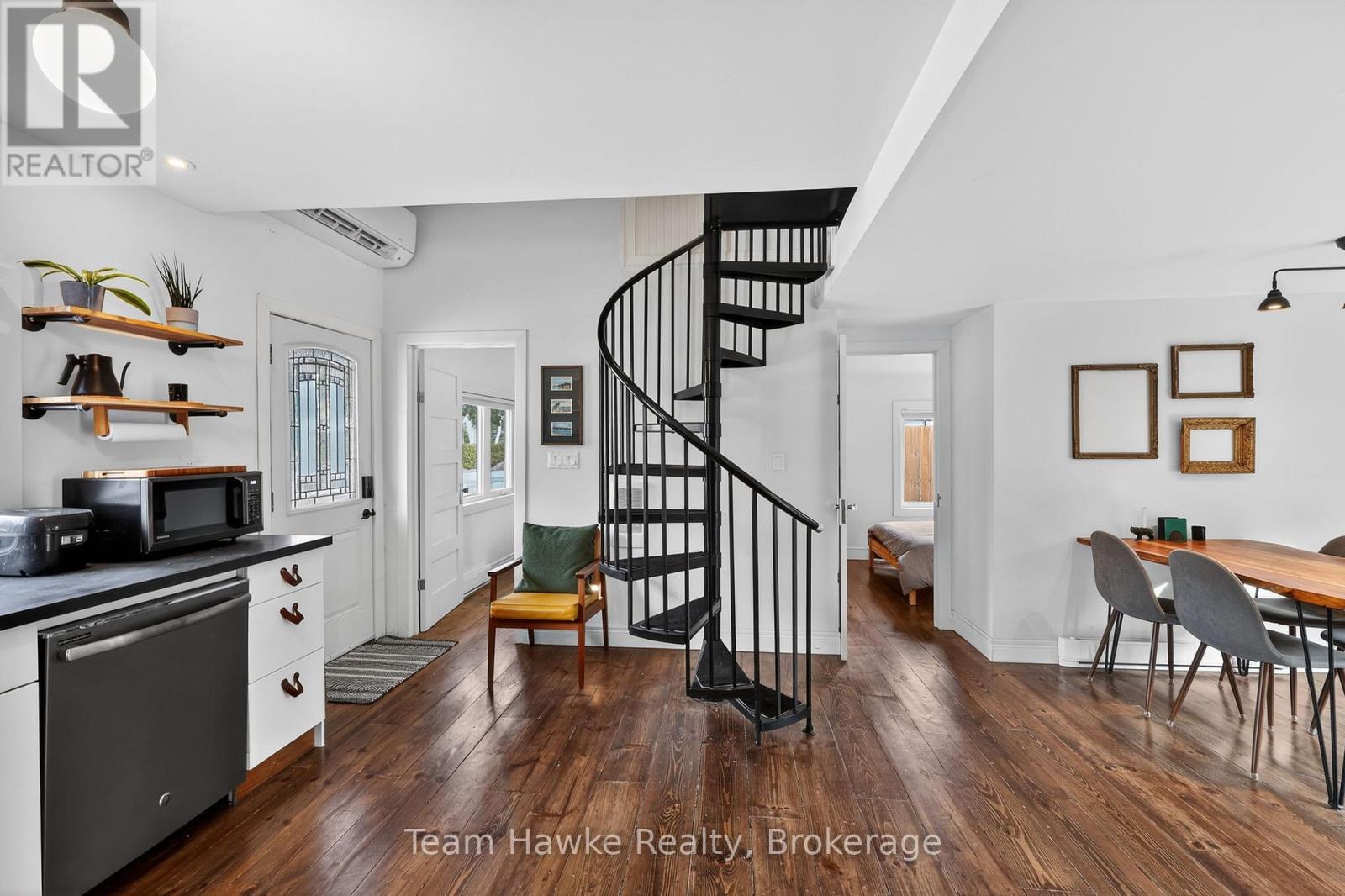 283 Tiny Beaches Road S, Tiny, Ontario  L0L 2J0 - Photo 9 - S12946308