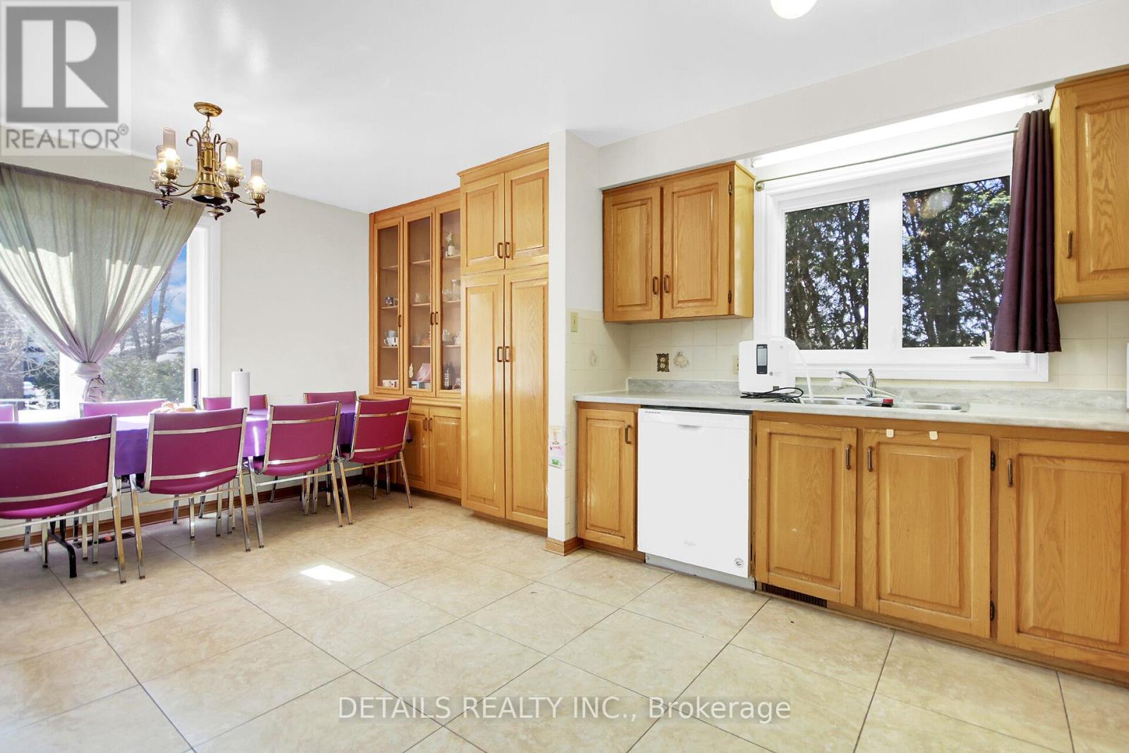 2876 Tresa Court, Ottawa, Ontario  K1T 2H1 - Photo 8 - X12948586