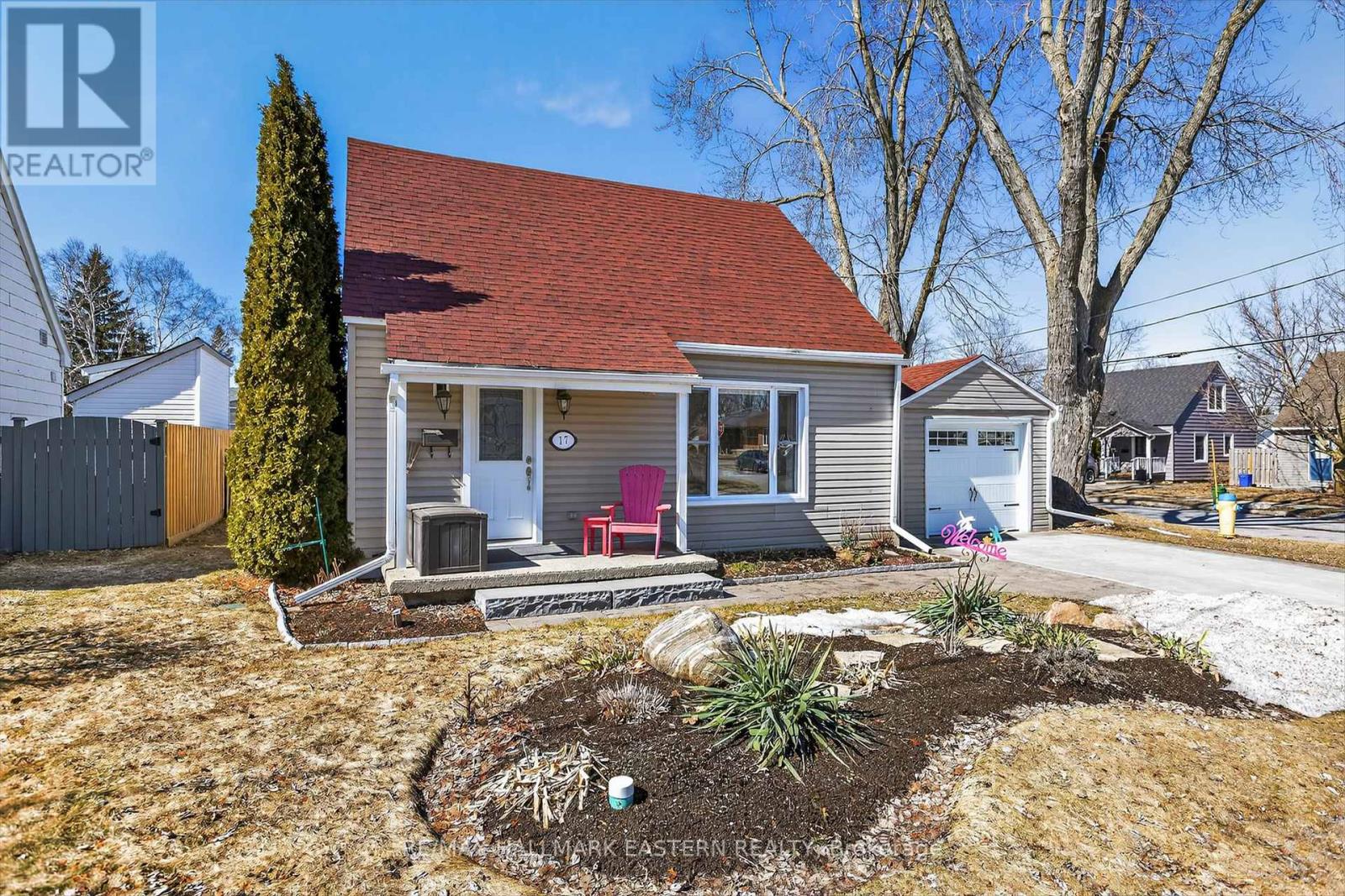 17 Margaret Avenue, Kawartha Lakes, Ontario  K9V 4E4 - Photo 2 - X12949382