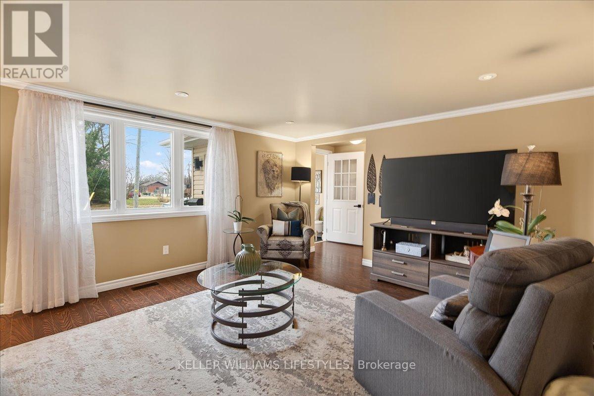 97 Main Street, Southwest Middlesex, Ontario  N0L 1M0 - Photo 10 - X12949192