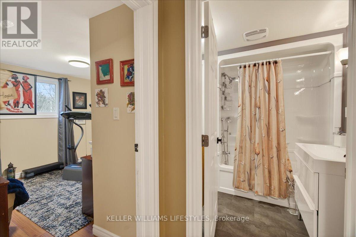 97 Main Street, Southwest Middlesex, Ontario  N0L 1M0 - Photo 16 - X12949192