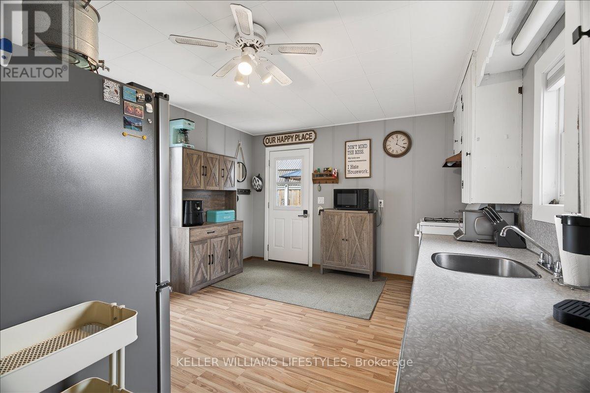 7551 Riverside Drive, Lambton Shores, Ontario  N0M 2L0 - Photo 18 - X12949364