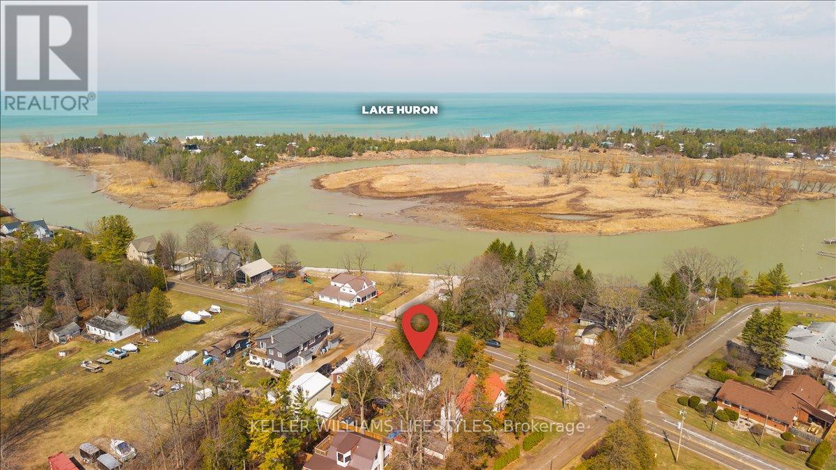 7551 Riverside Drive, Lambton Shores, Ontario  N0M 2L0 - Photo 2 - X12949364