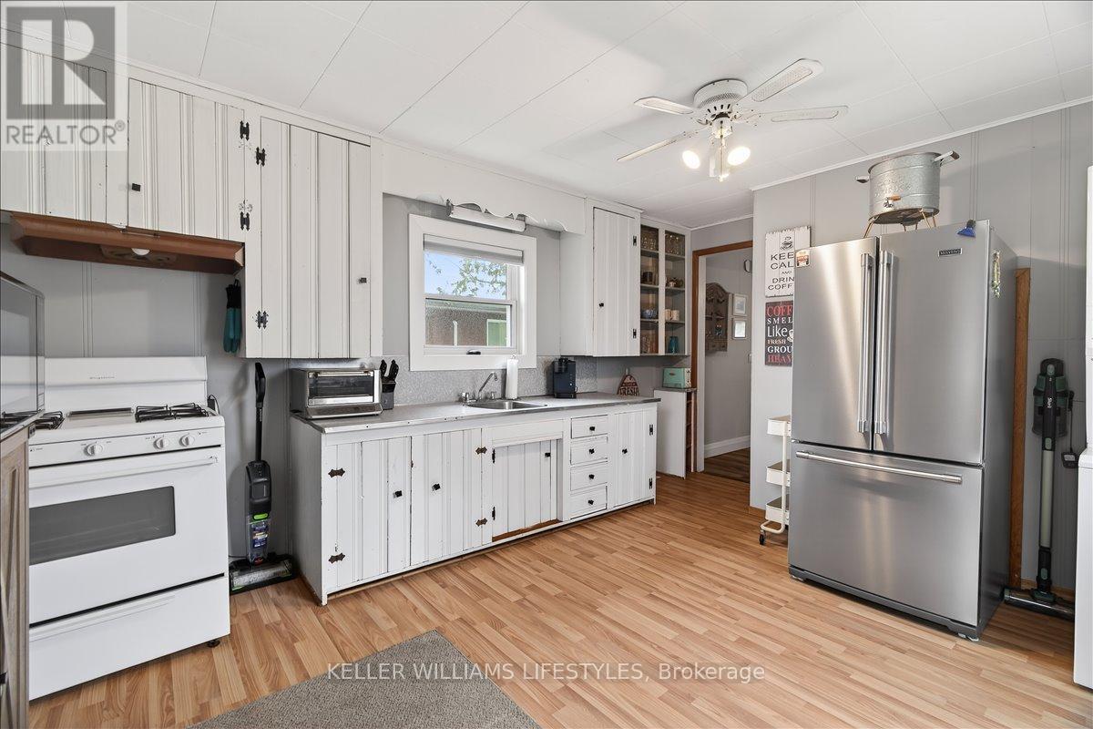 7551 Riverside Drive, Lambton Shores, Ontario  N0M 2L0 - Photo 21 - X12949364