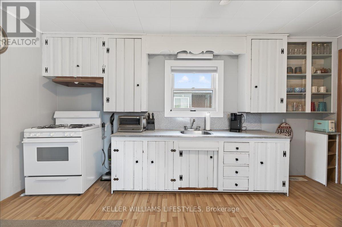 7551 Riverside Drive, Lambton Shores, Ontario  N0M 2L0 - Photo 22 - X12949364