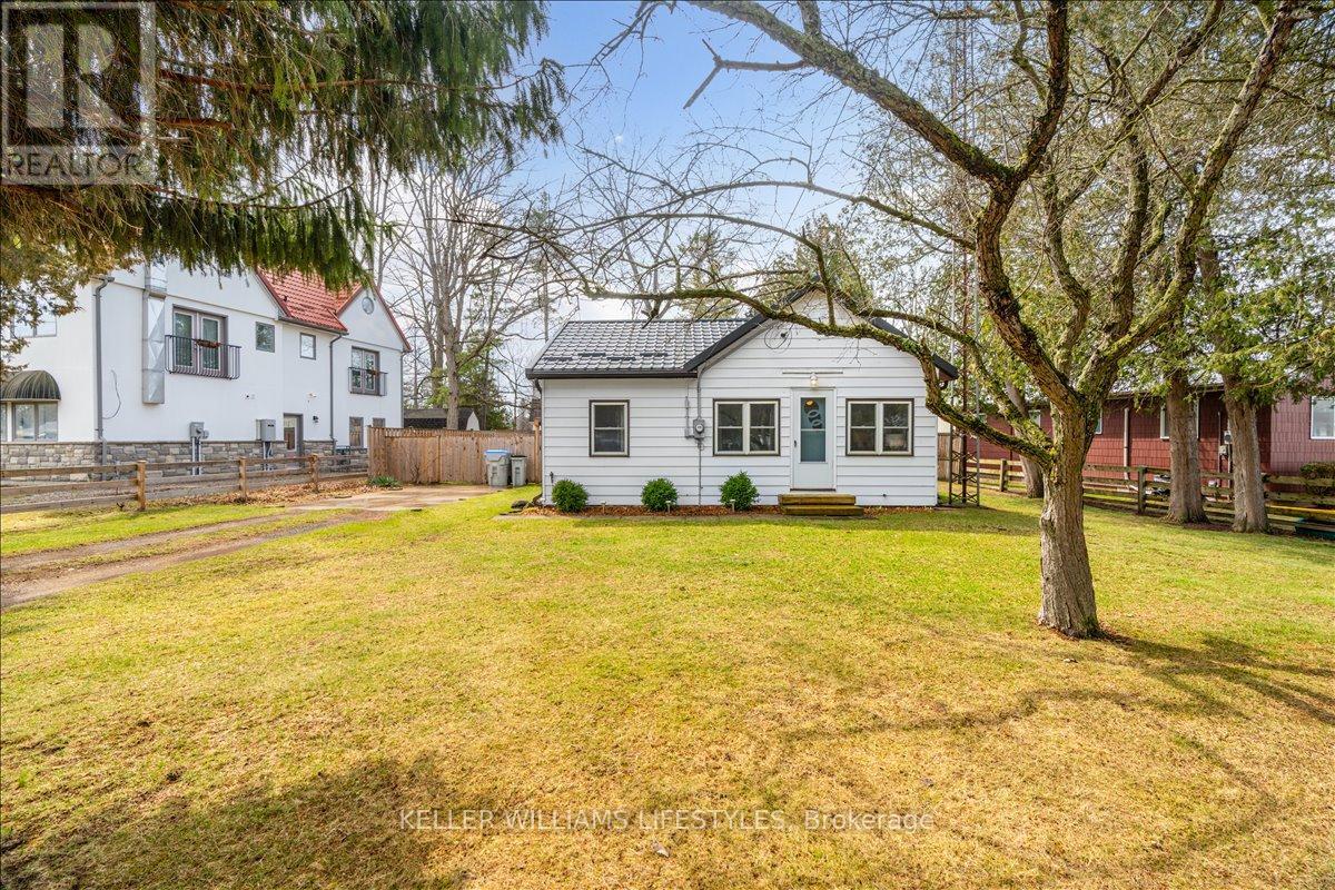 7551 Riverside Drive, Lambton Shores, Ontario  N0M 2L0 - Photo 4 - X12949364