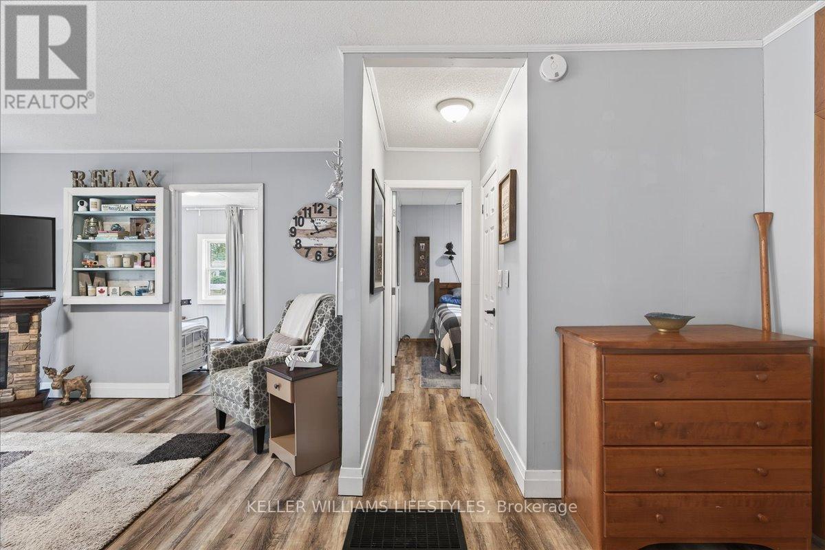 7551 Riverside Drive, Lambton Shores, Ontario  N0M 2L0 - Photo 6 - X12949364