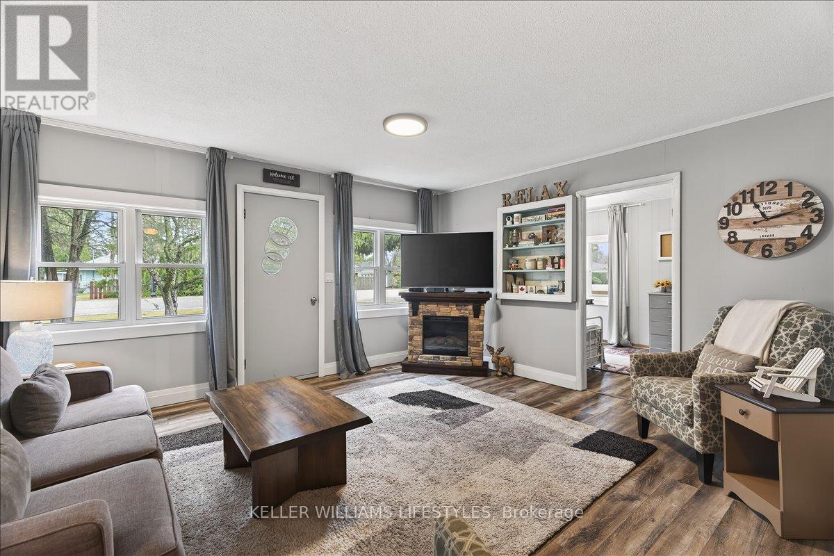 7551 Riverside Drive, Lambton Shores, Ontario  N0M 2L0 - Photo 7 - X12949364