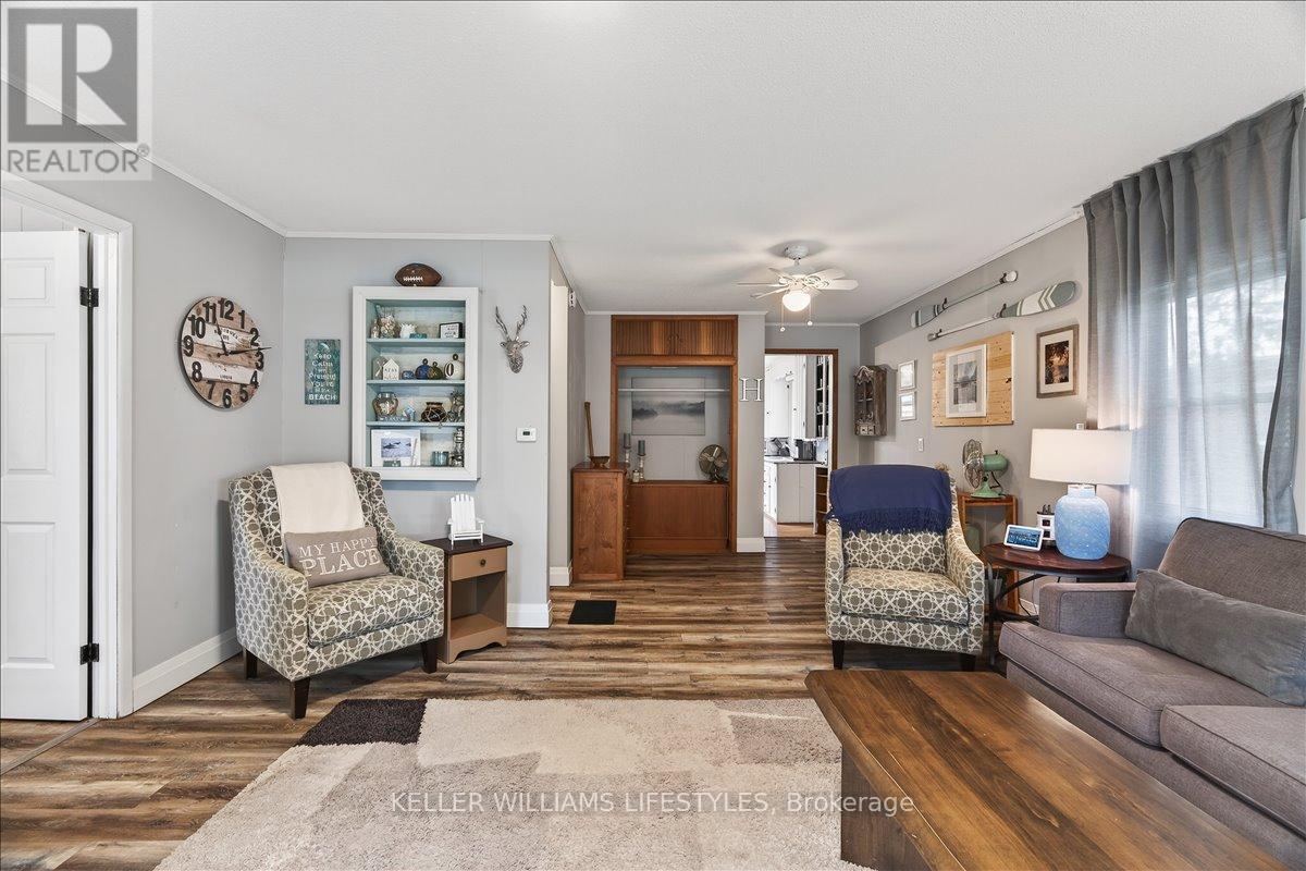 7551 Riverside Drive, Lambton Shores, Ontario  N0M 2L0 - Photo 8 - X12949364