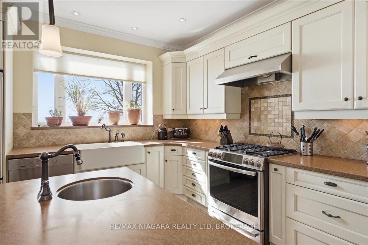 3585 Yacht Harbour Road, Fort Erie, Ontario  L0S 1N0 - Photo 20 - X12949060