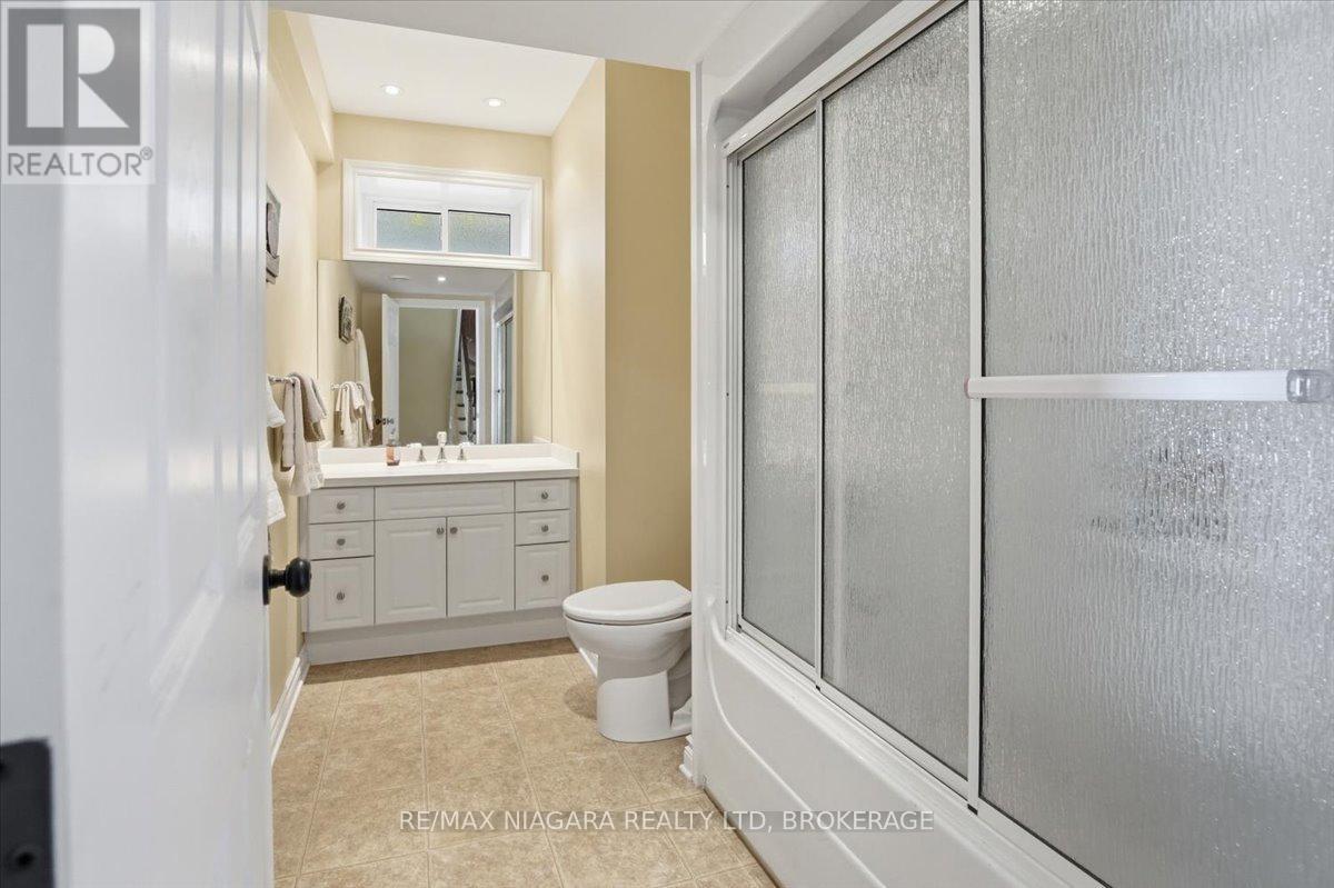 3585 Yacht Harbour Road, Fort Erie, Ontario  L0S 1N0 - Photo 37 - X12949060