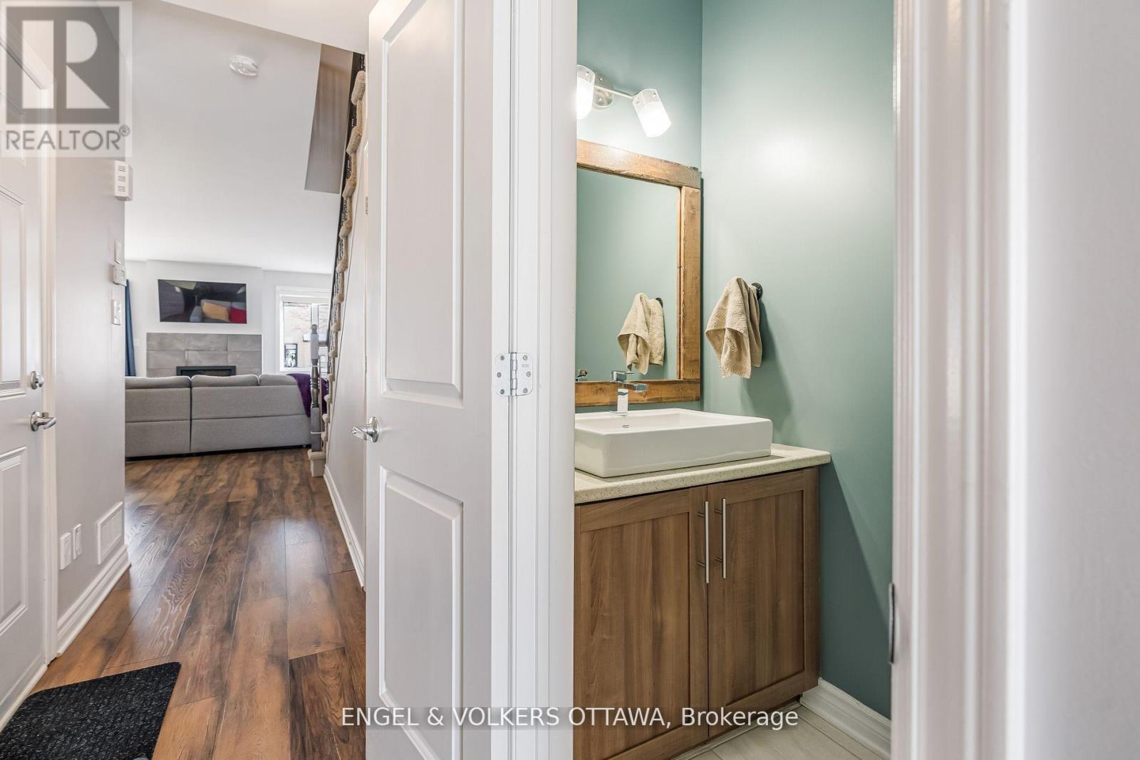 284 Munro Street, Carleton Place, Ontario  K7C 0P2 - Photo 3 - X12949286