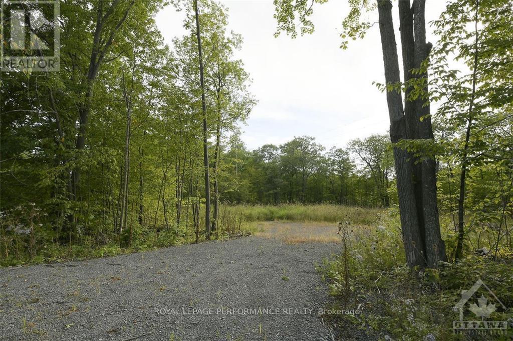 1310 Cumberland Ridge Drive, Ottawa, Ontario  K4C 1E1 - Photo 3 - X12949310